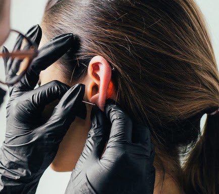 Piercing professionnel avec bijou inclus à Saint-Raphaël — Art District