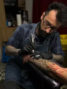 David Braccini, artiste tatoueur japonais et couleurs Art District Saint-Raphaë
